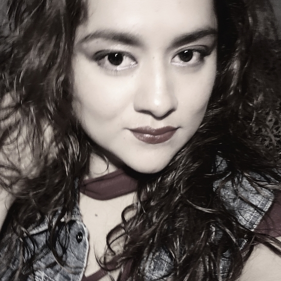 Meet your Posher, Sandra - Picture 2 of 2